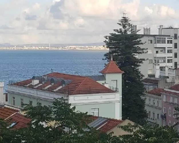 Sunny Double In A Shared Close To Downtown منزل للإقامة