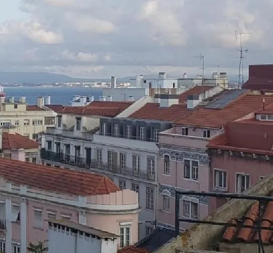 Sunny Double In A Shared Close To Downtown *